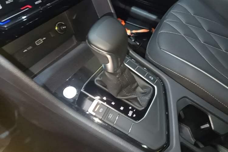 Used Volkswagen Tiguan L 2022 330TSI Automatic Two-Wheel Drive Smart Edition Gear Lever