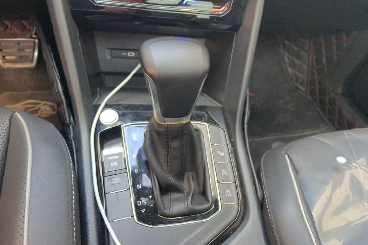 Used Volkswagen Tiguan L 2022 330TSI Automatic Two-Wheel Drive R-Line Enhanced Edition Gear Lever