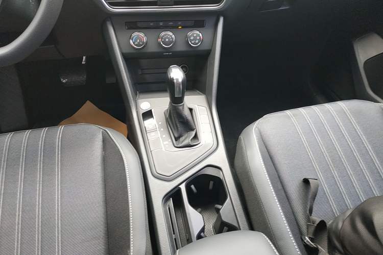 Used Volkswagen Tiguan L 2022 330TSI Automatic Two-Wheel Drive Comfort Edition Gear Lever