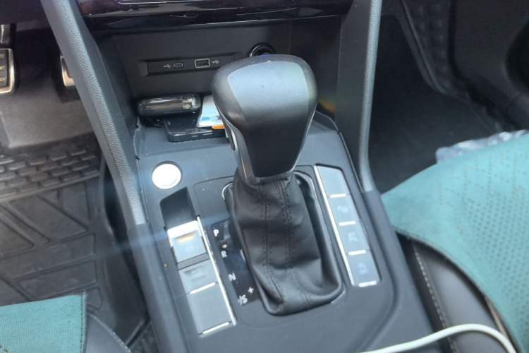 Used Volkswagen Tiguan L 2022 330TSI Automatic Two-Wheel Drive R-Line Enhanced Edition Gear Lever