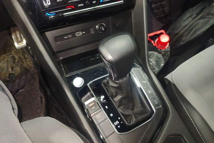 Used Volkswagen Tiguan L 2022 330TSI Automatic Two-Wheel Drive R-Line Enhanced Edition Gear Lever
