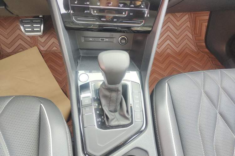 Used Volkswagen Tiguan L 2022 330TSI Automatic Two-Wheel Drive R-Line Enhanced Edition Gear Lever