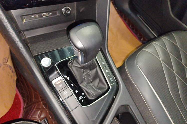 Used Volkswagen Tiguan L 2022 330TSI Automatic Two-Wheel Drive R-Line Enhanced Edition Gear Lever
