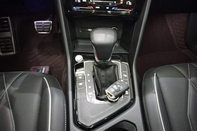 Used Volkswagen Tiguan L 2022 330TSI Automatic Two-Wheel Drive R-Line Enhanced Edition Gear Lever