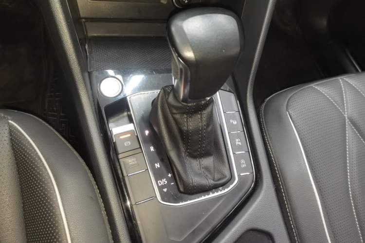 Used Volkswagen Tiguan L 2022 330TSI Automatic Two-Wheel Drive R-Line Enhanced Edition Gear Lever