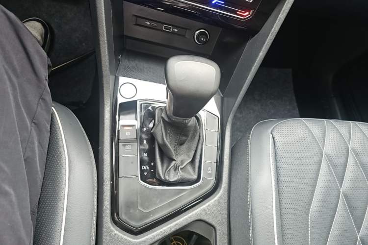 Used Volkswagen Tiguan L 2022 330TSI Automatic Two-Wheel Drive Smart Edition Gear Lever