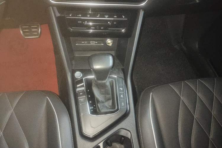 Used Volkswagen Tiguan L 2022 330TSI Automatic Two-Wheel Drive R-Line Enhanced Edition Gear Lever