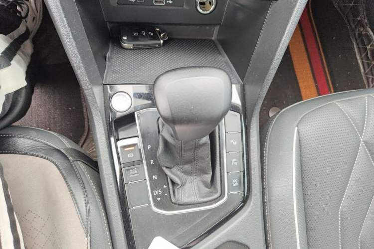 Used Volkswagen Tiguan L 2022 330TSI Automatic Two-Wheel Drive R-Line Enhanced Edition Gear Lever