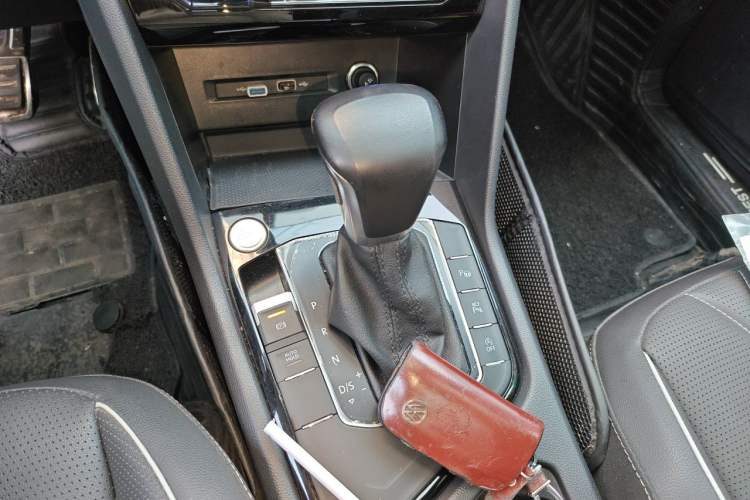 Used Volkswagen Tiguan L 2022 330TSI Automatic Two-Wheel Drive R-Line Enhanced Edition Gear Lever