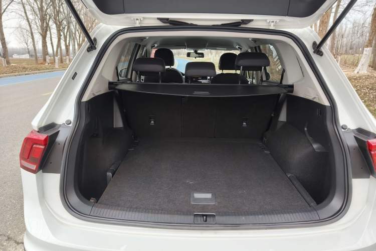 Used Volkswagen Tiguan L 2022 330TSI Automatic Two-Wheel Drive Comfort Edition Headliner