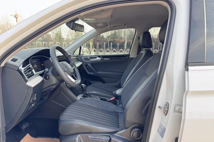 Used Volkswagen Tiguan L 2022 330TSI Automatic Two-Wheel Drive Comfort Edition Interior 1