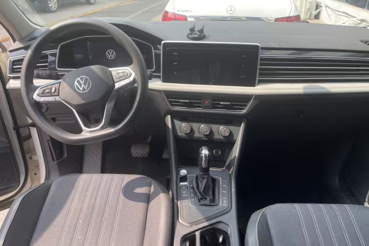 Used Volkswagen Tiguan L 2022 330TSI Automatic Two-Wheel Drive Comfort Edition Interior 1