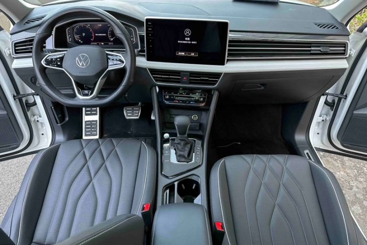 Used Volkswagen Tiguan L 2022 330TSI Automatic Two-Wheel Drive R-Line Enhanced Edition Interior 1