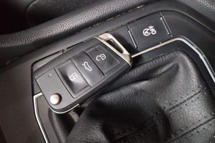 Used Volkswagen Tiguan L 2022 330TSI Automatic Two-Wheel Drive Comfort Edition Interior 1