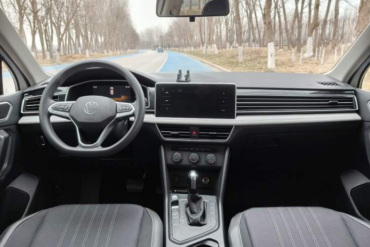 Used Volkswagen Tiguan L 2022 330TSI Automatic Two-Wheel Drive Comfort Edition Interior 1