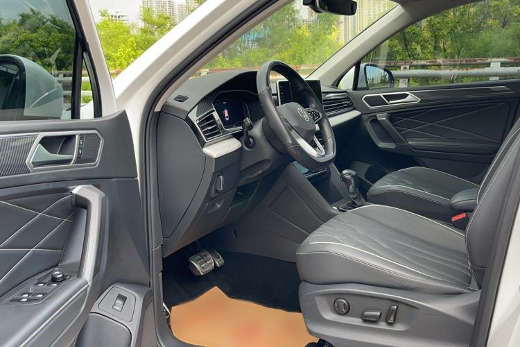 Used Volkswagen Tiguan L 2022 330TSI Automatic Two-Wheel Drive R-Line Enhanced Edition Interior 1