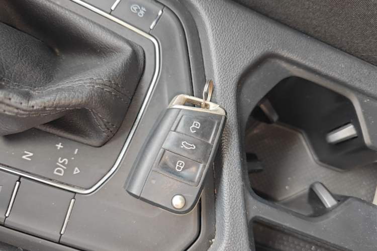 Used Volkswagen Tiguan L 2022 330TSI Automatic Two-Wheel Drive Comfort Edition Interior 1