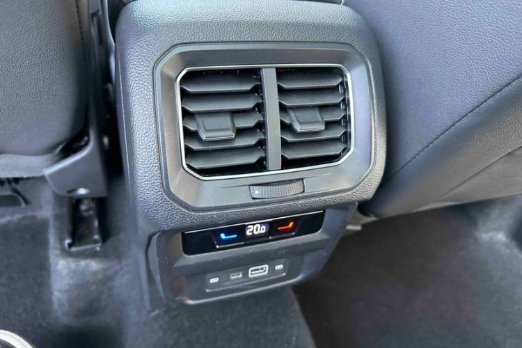 Used Volkswagen Tiguan L 2022 330TSI Automatic Two-Wheel Drive R-Line Enhanced Edition Interior 10