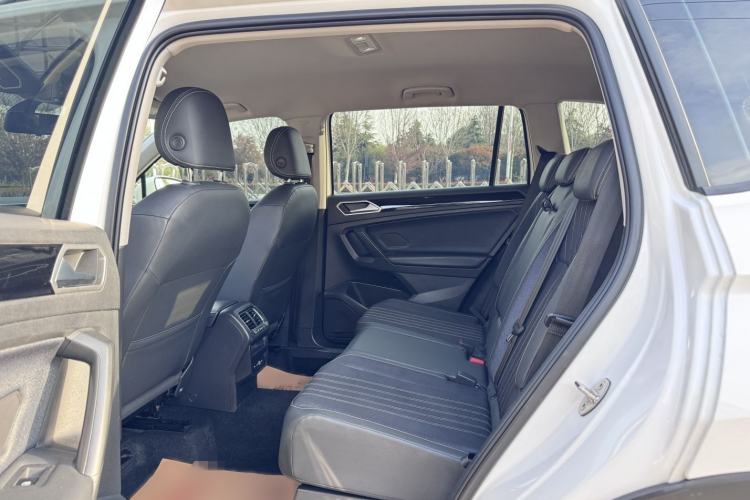 Used Volkswagen Tiguan L 2022 330TSI Automatic Two-Wheel Drive Comfort Edition Interior 2