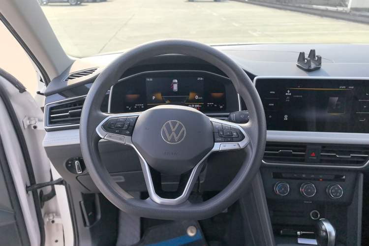 Used Volkswagen Tiguan L 2022 330TSI Automatic Two-Wheel Drive Comfort Edition Interior 2