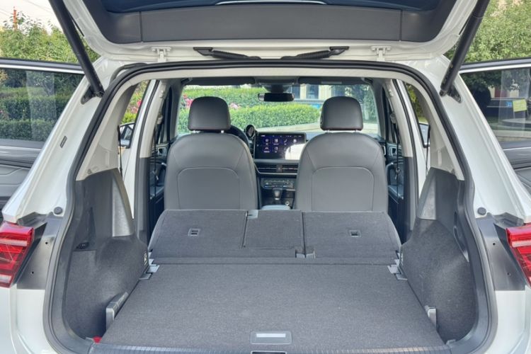 Used Volkswagen Tiguan L 2022 330TSI Automatic Two-Wheel Drive R-Line Flagship Edition Interior 2