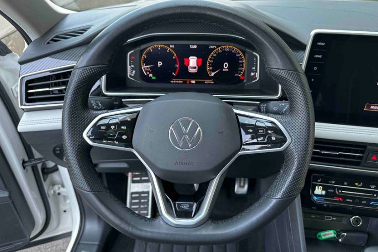 Used Volkswagen Tiguan L 2022 330TSI Automatic Two-Wheel Drive R-Line Enhanced Edition Interior 2