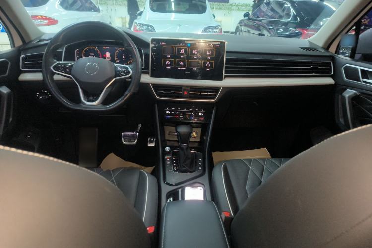 Used Volkswagen Tiguan L 2022 330TSI Automatic Two-Wheel Drive R-Line Enhanced Edition Interior 2