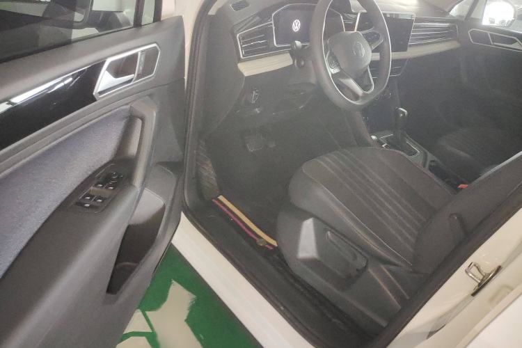 Used Volkswagen Tiguan L 2022 330TSI Automatic Two-Wheel Drive Comfort Edition Interior 2