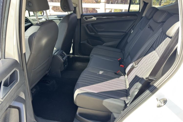 Used Volkswagen Tiguan L 2022 330TSI Automatic Two-Wheel Drive Comfort Edition Interior 2