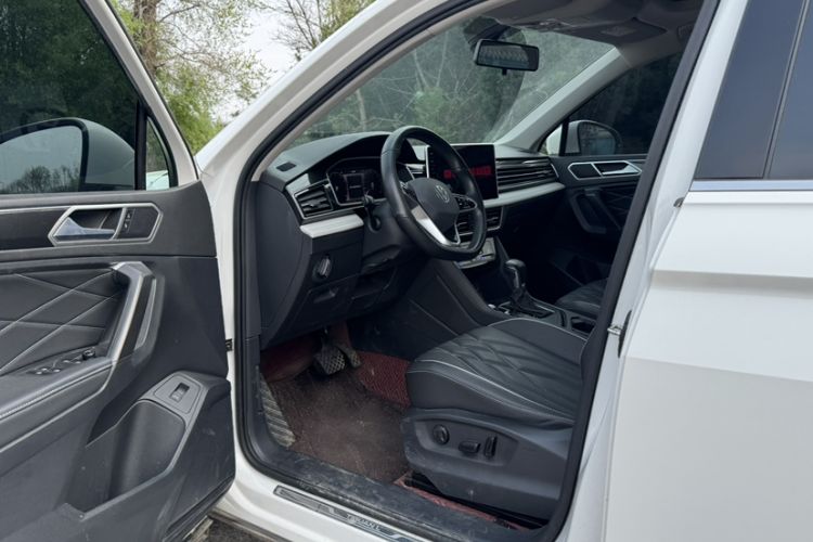 Used Volkswagen Tiguan L 2022 330TSI Automatic Two-Wheel Drive Smart Edition Interior 2
