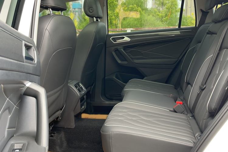 Used Volkswagen Tiguan L 2022 330TSI Automatic Two-Wheel Drive R-Line Enhanced Edition Interior 2