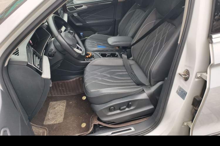 Used Volkswagen Tiguan L 2022 330TSI Automatic Two-Wheel Drive R-Line Enhanced Edition Interior 2