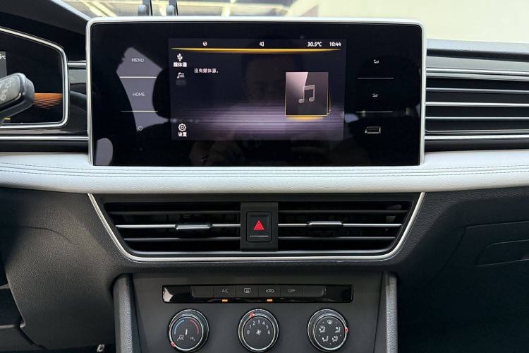 Used Volkswagen Tiguan L 2022 330TSI Automatic Two-Wheel Drive Comfort Edition Interior 2