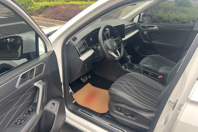 Used Volkswagen Tiguan L 2022 330TSI Automatic Two-Wheel Drive R-Line Enhanced Edition Interior 2