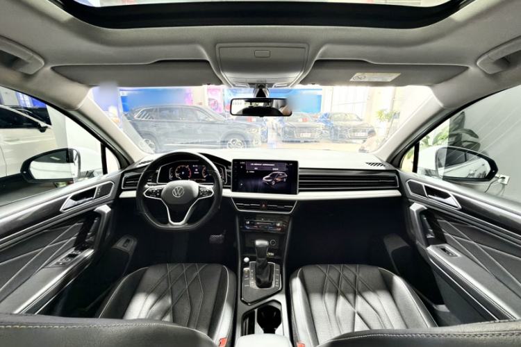 Used Volkswagen Tiguan L 2022 330TSI Automatic Two-Wheel Drive Smart Edition Interior 2