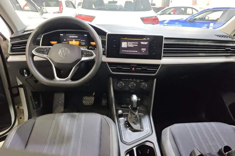 Used Volkswagen Tiguan L 2022 330TSI Automatic Two-Wheel Drive Comfort Edition Interior 2