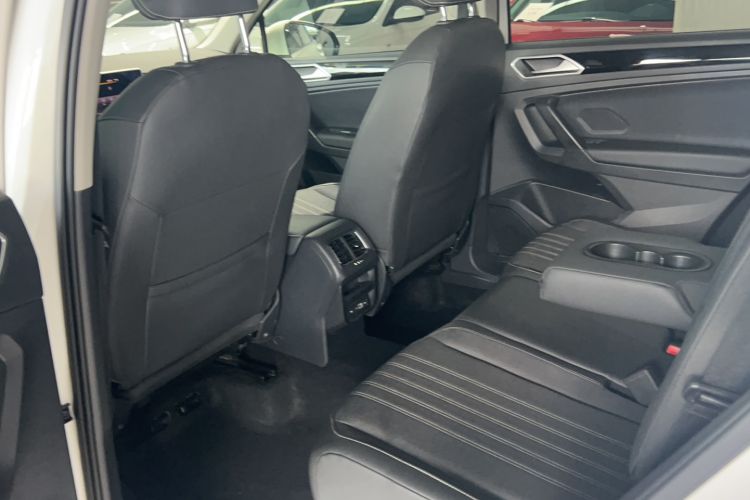 Used Volkswagen Tiguan L 2022 330TSI Automatic Two-Wheel Drive Comfort Edition Interior 3