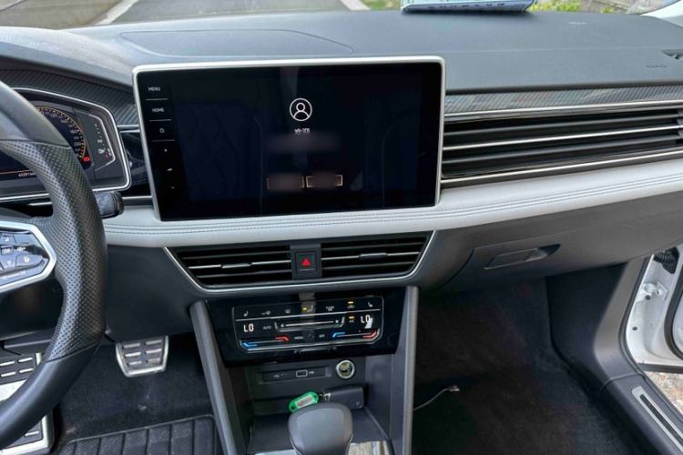 Used Volkswagen Tiguan L 2022 330TSI Automatic Two-Wheel Drive R-Line Enhanced Edition Interior 3
