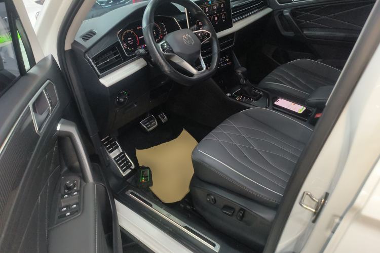Used Volkswagen Tiguan L 2022 330TSI Automatic Two-Wheel Drive R-Line Enhanced Edition Interior 3