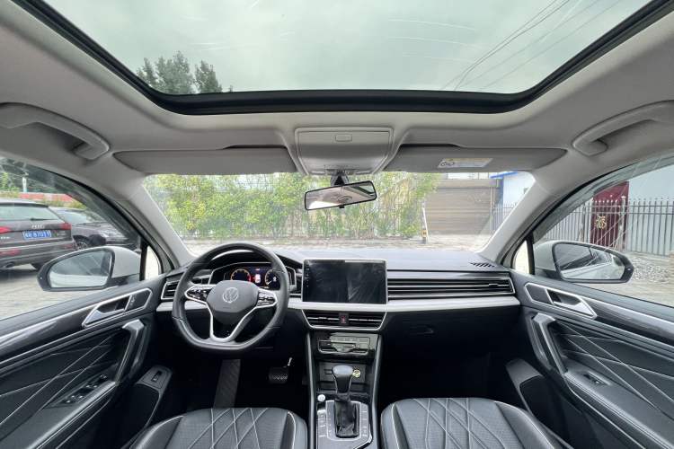Used Volkswagen Tiguan L 2022 330TSI Automatic Two-Wheel Drive Smart Edition Interior 3