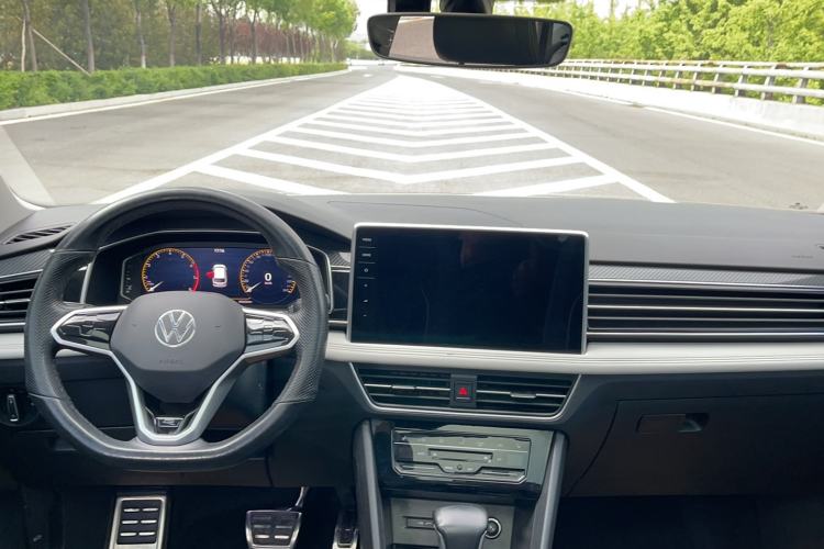 Used Volkswagen Tiguan L 2022 330TSI Automatic Two-Wheel Drive R-Line Enhanced Edition Interior 3