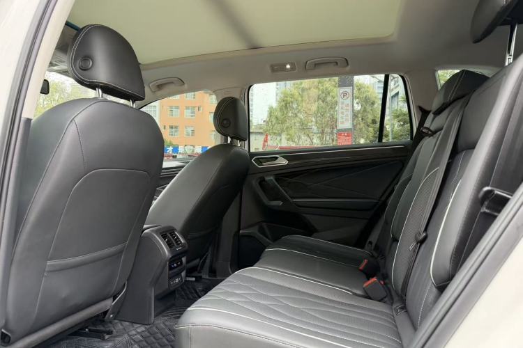 Used Volkswagen Tiguan L 2022 330TSI Automatic Two-Wheel Drive Smart Edition Interior 3