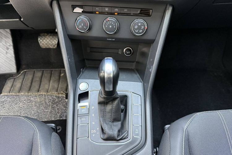 Used Volkswagen Tiguan L 2022 330TSI Automatic Two-Wheel Drive Comfort Edition Interior 3