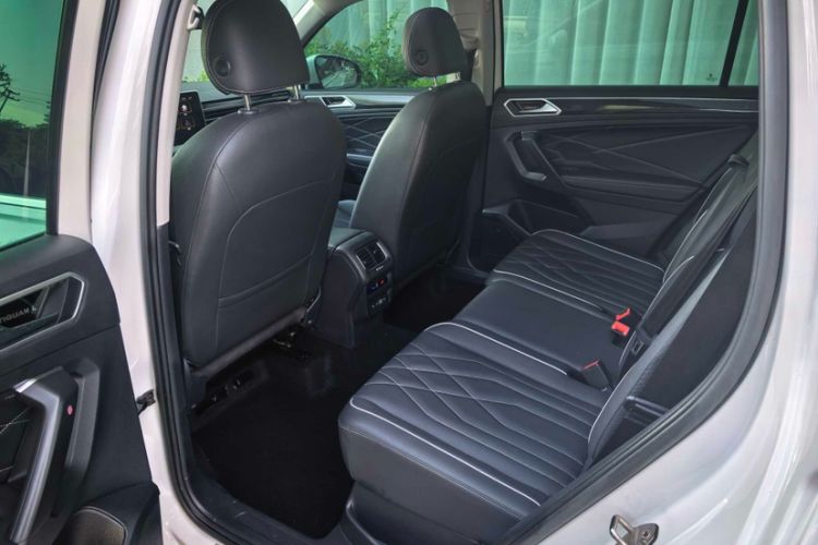 Used Volkswagen Tiguan L 2022 330TSI Automatic Two-Wheel Drive Smart Edition Interior 3