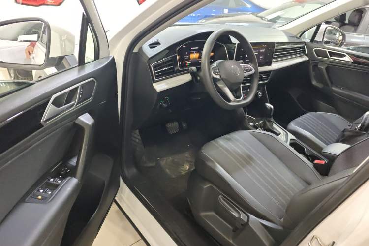 Used Volkswagen Tiguan L 2022 330TSI Automatic Two-Wheel Drive Comfort Edition Interior 3