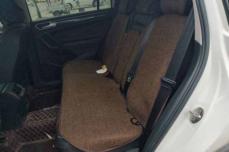 Used Volkswagen Tiguan L 2022 330TSI Automatic Two-Wheel Drive R-Line Enhanced Edition Interior 4