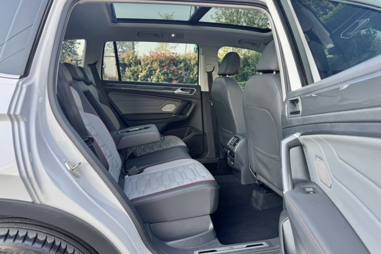 Used Volkswagen Tiguan L 2022 330TSI Automatic Two-Wheel Drive R-Line Flagship Edition Interior 4