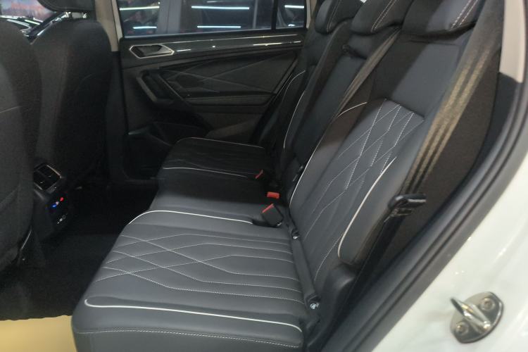 Used Volkswagen Tiguan L 2022 330TSI Automatic Two-Wheel Drive R-Line Enhanced Edition Interior 4