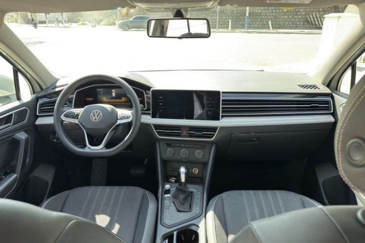 Used Volkswagen Tiguan L 2022 330TSI Automatic Two-Wheel Drive Comfort Edition Interior 4