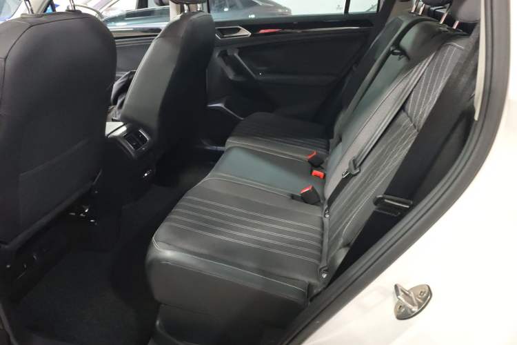 Used Volkswagen Tiguan L 2022 330TSI Automatic Two-Wheel Drive Comfort Edition Interior 4
